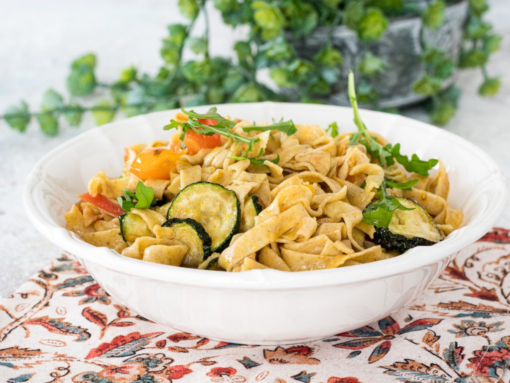 Tagliatelle met courgettes en kersen