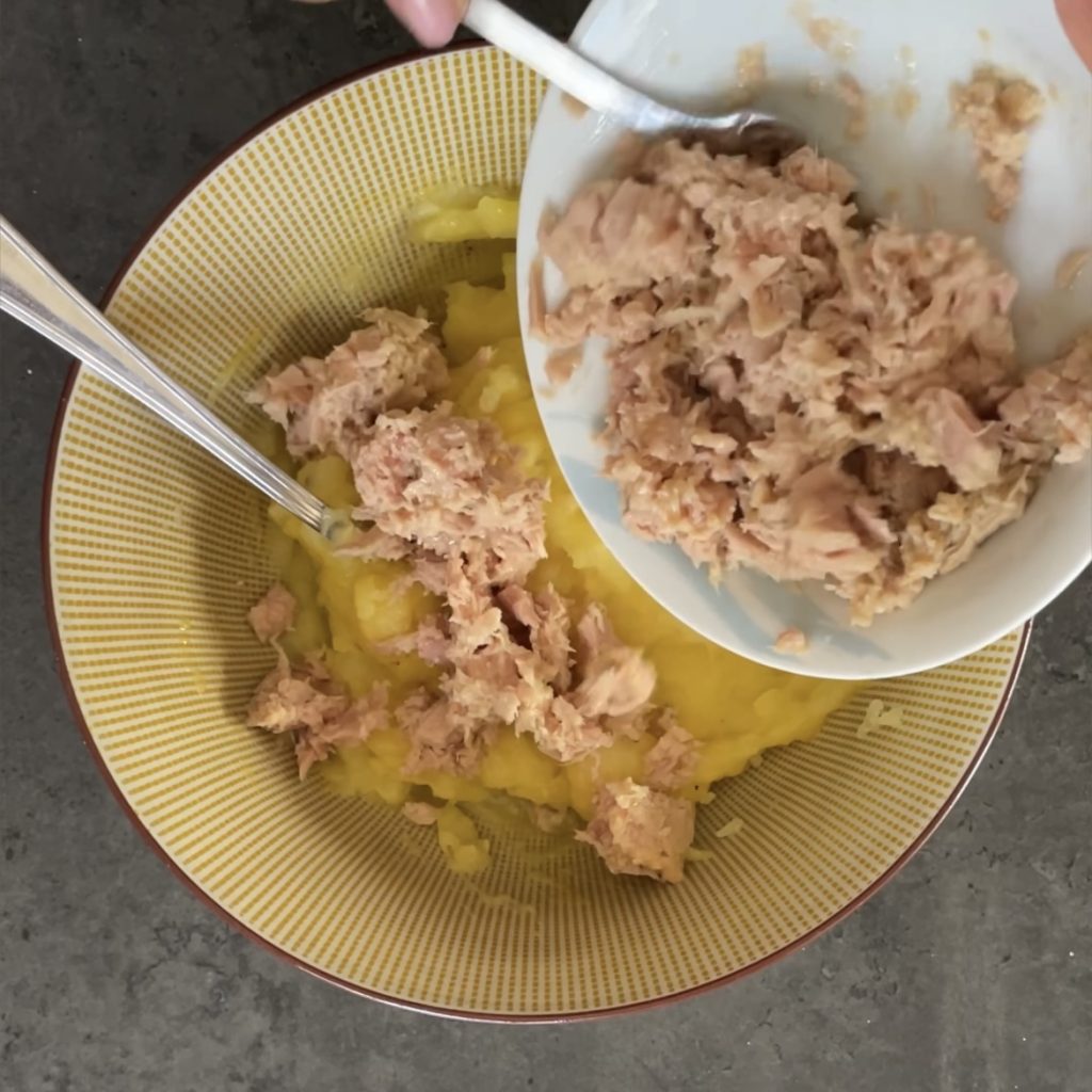 Tonijn en aardappel rol