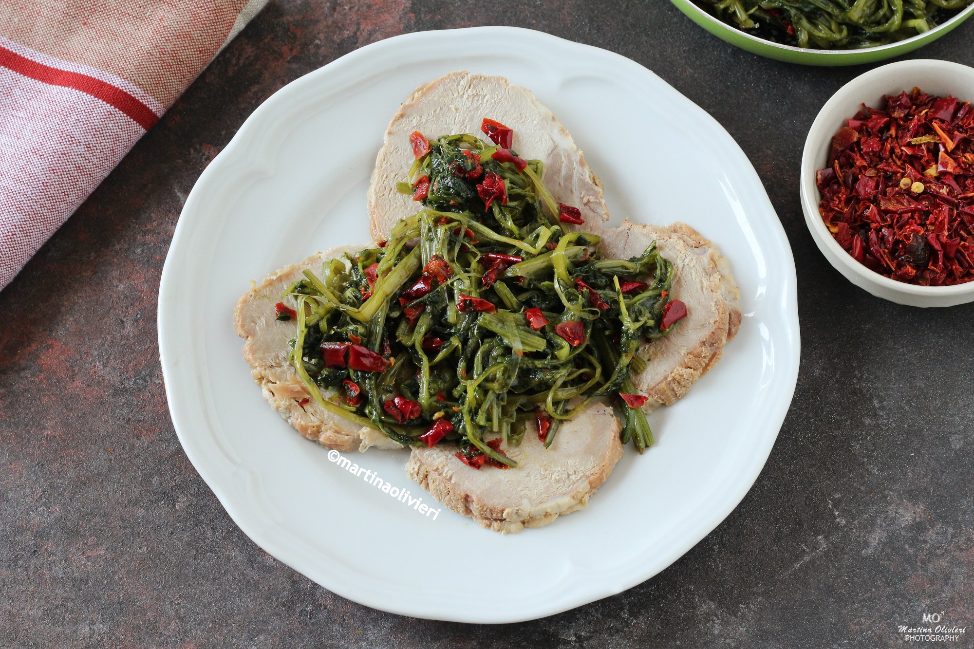 Varkenshaasje met chicorei en gedroogde paprika’s