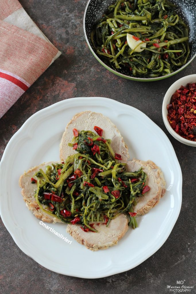 Varkenshaasje met chicorei en gedroogde paprika's