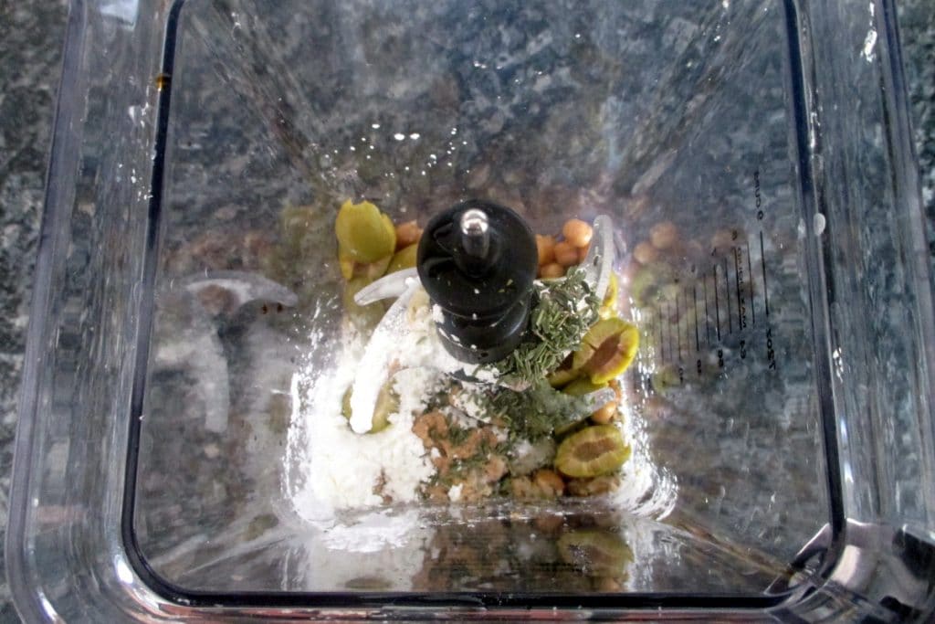 Veganistische plakjes met kikkererwten en olijven, Eet zonder Buik