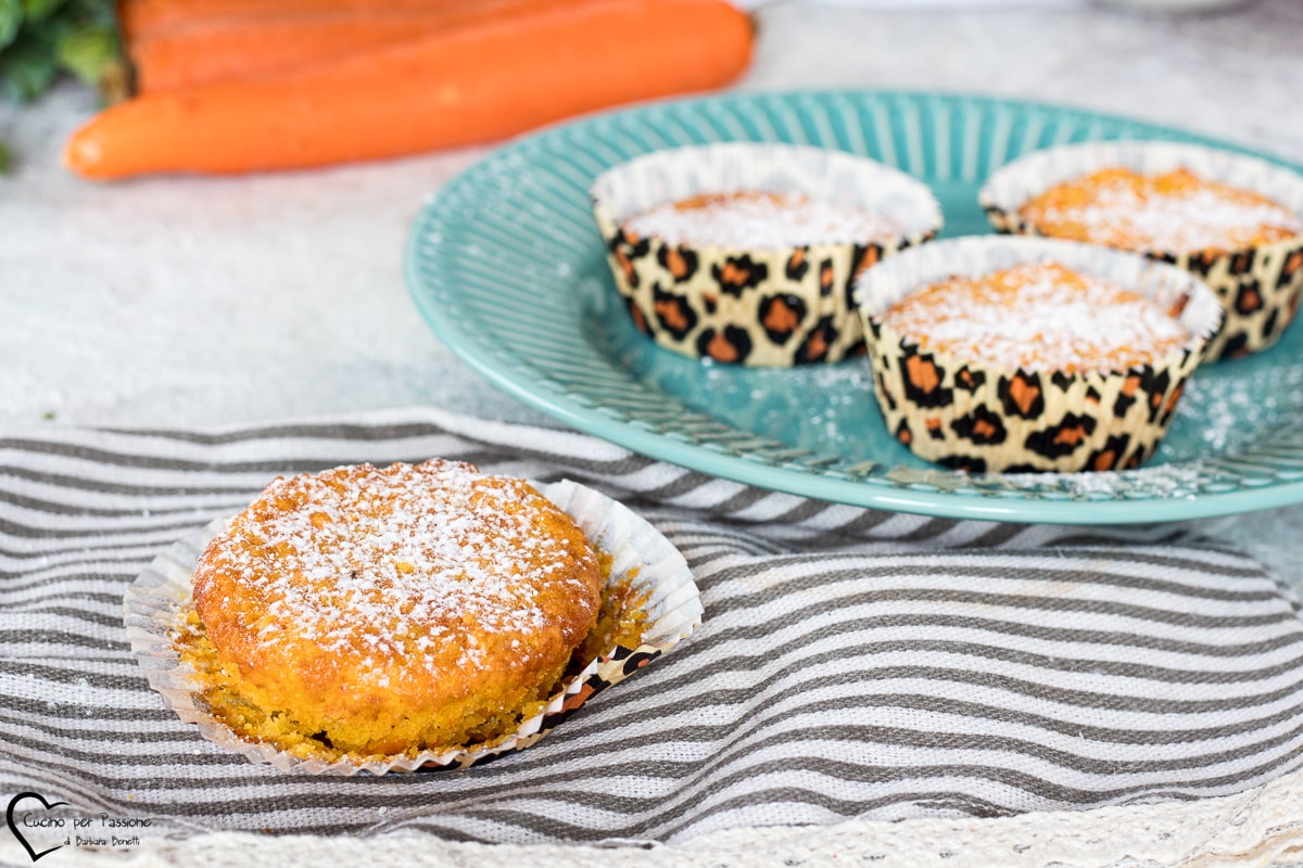 WORTEL- EN AMANDELMUFFINS