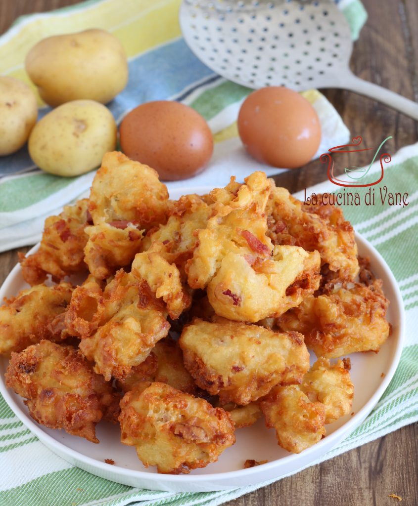 aardappelbeignets scamorza en spek.