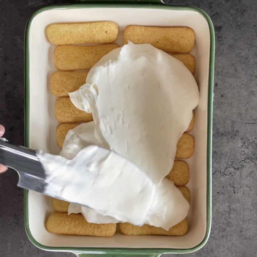 ananastaart en yoghurt