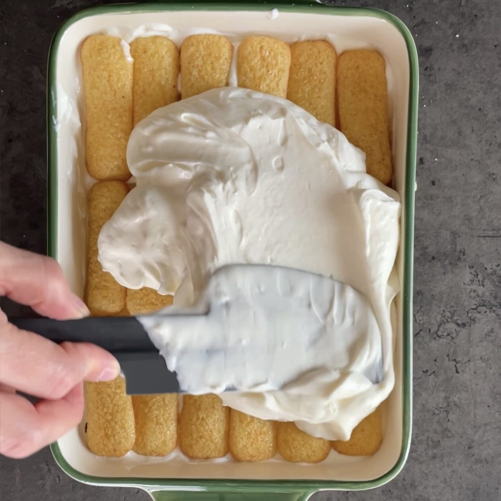 ananastaart en yoghurt