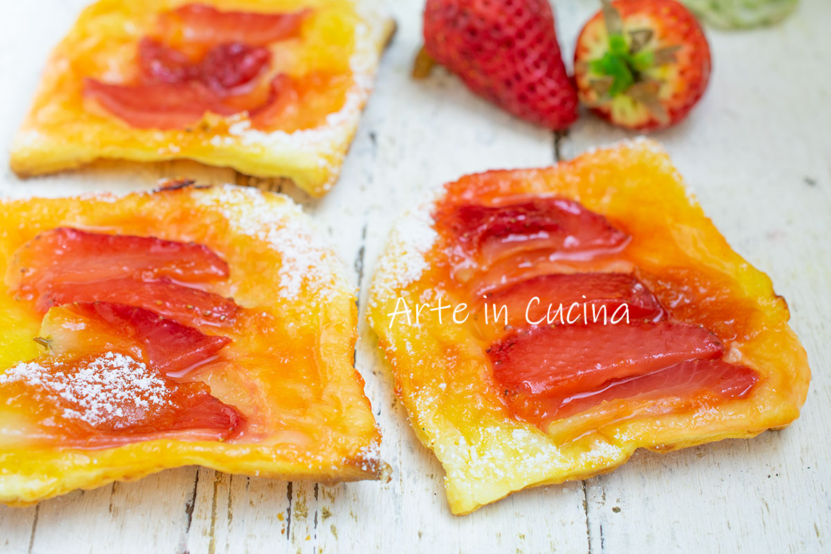 BLADERDEEGGEBAKJES MET AARDBEIEN en jam