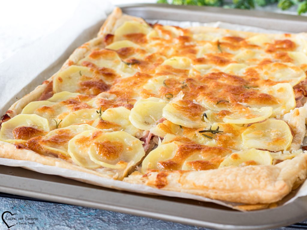 bladerdeeg met aardappelschijfjes