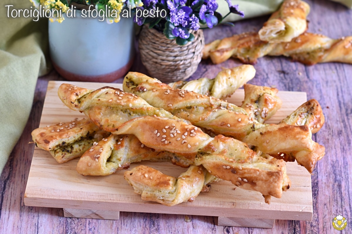 Bladerdeeg twists met pesto