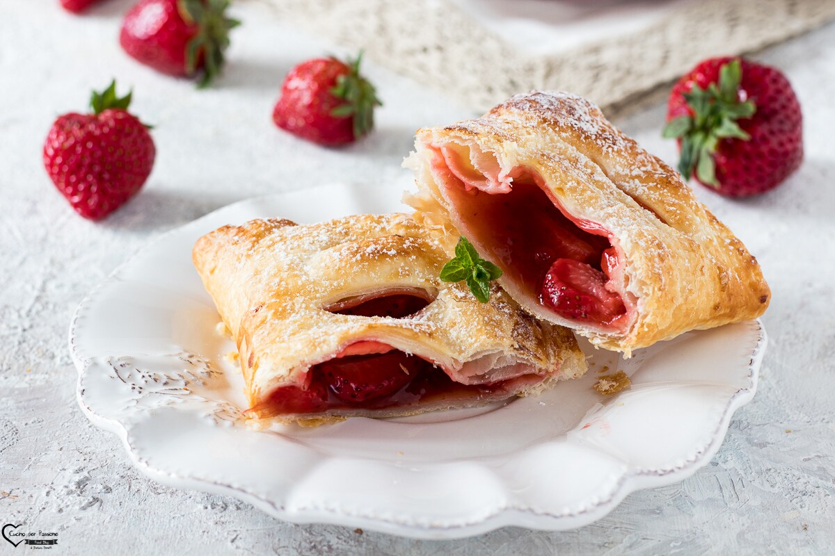 BLADERDEEGGEBAKJES MET AARDBEIEN