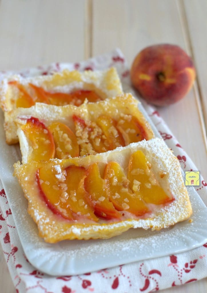 bladerdeeggebakjes met perziken gp