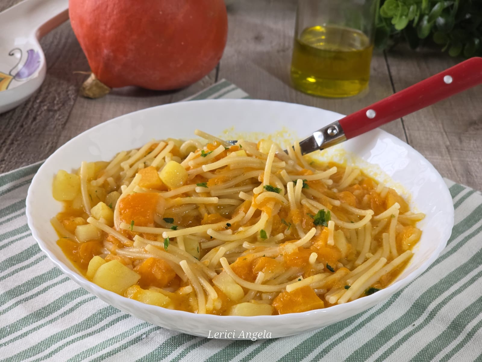 Romige soep met pompoen en aardappelen