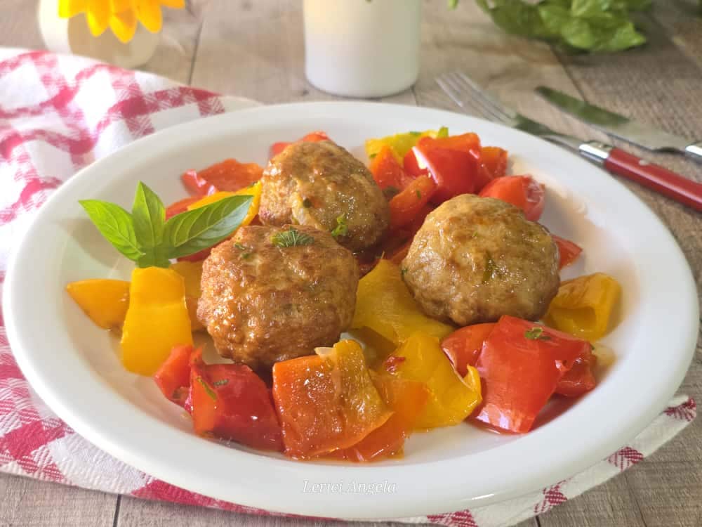 Gehaktballetjes in de Pan met Gesmoorde Paprika's
