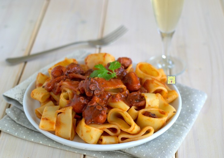 Calamarata met octopussaus