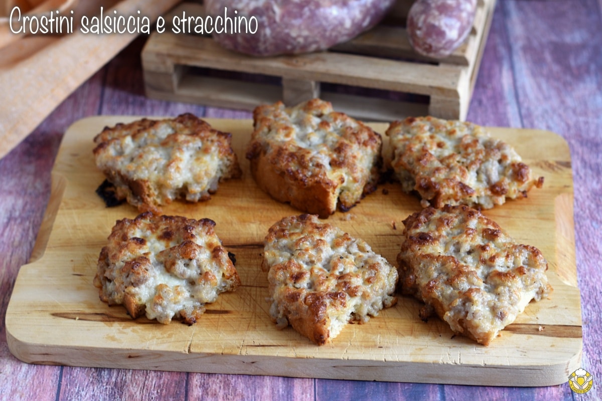 Crostini met worst en stracchino