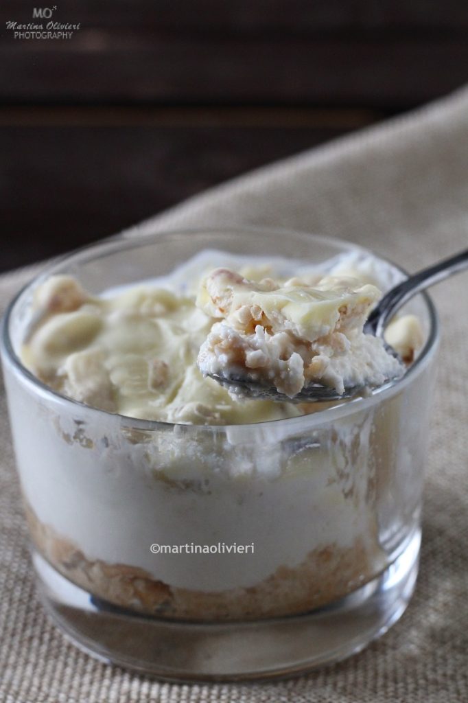 Dessert met yoghurt, kokos en granen