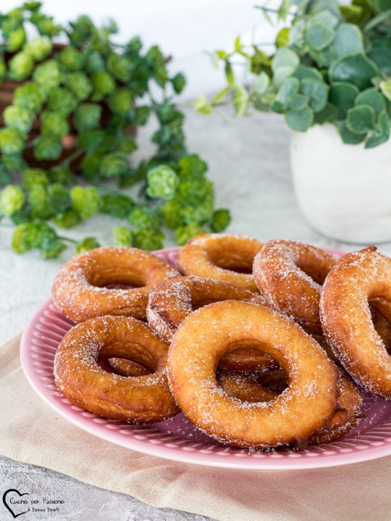 Gebakken aardappel donuts