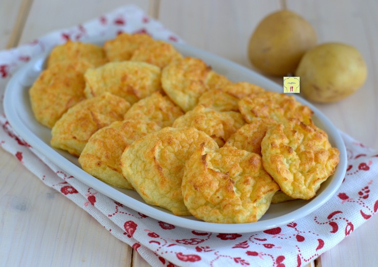 Gebakken gepofte aardappelen