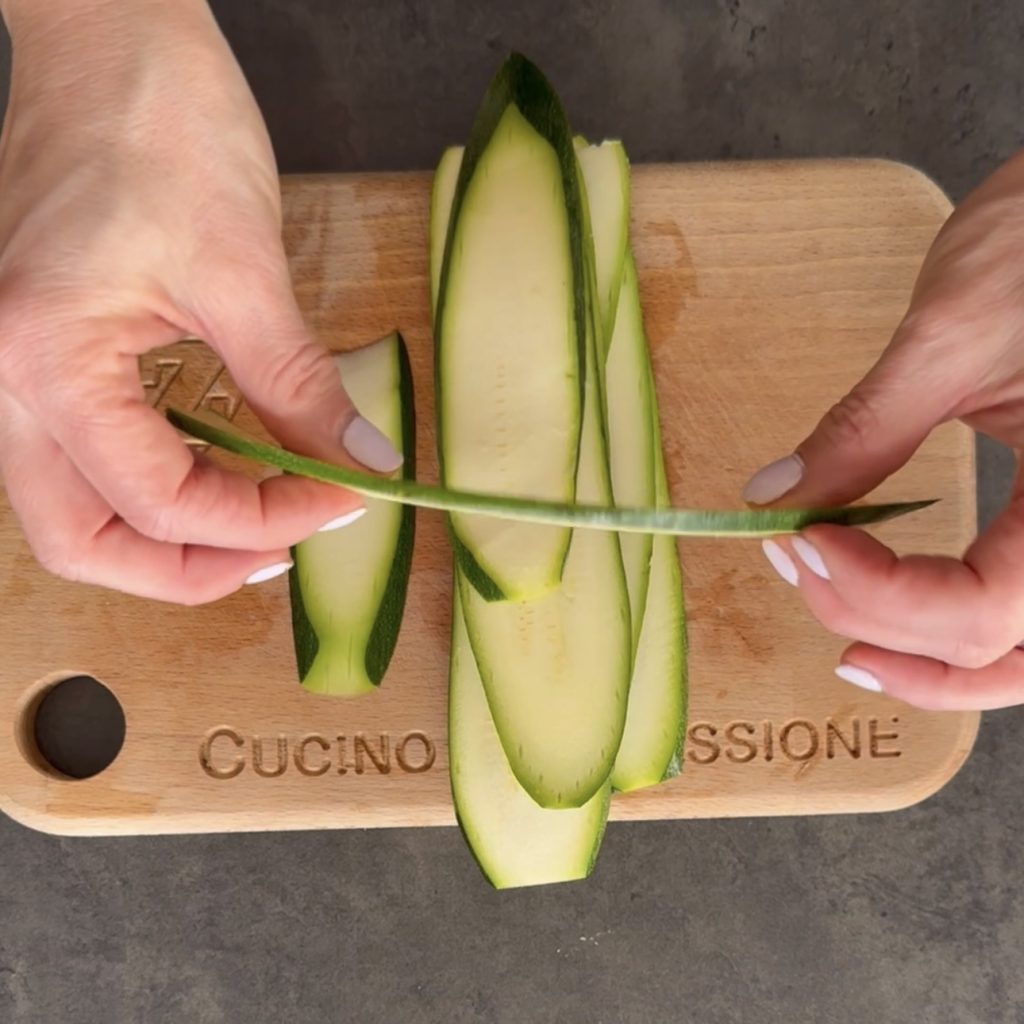 gegrilde koude courgette rolletjes