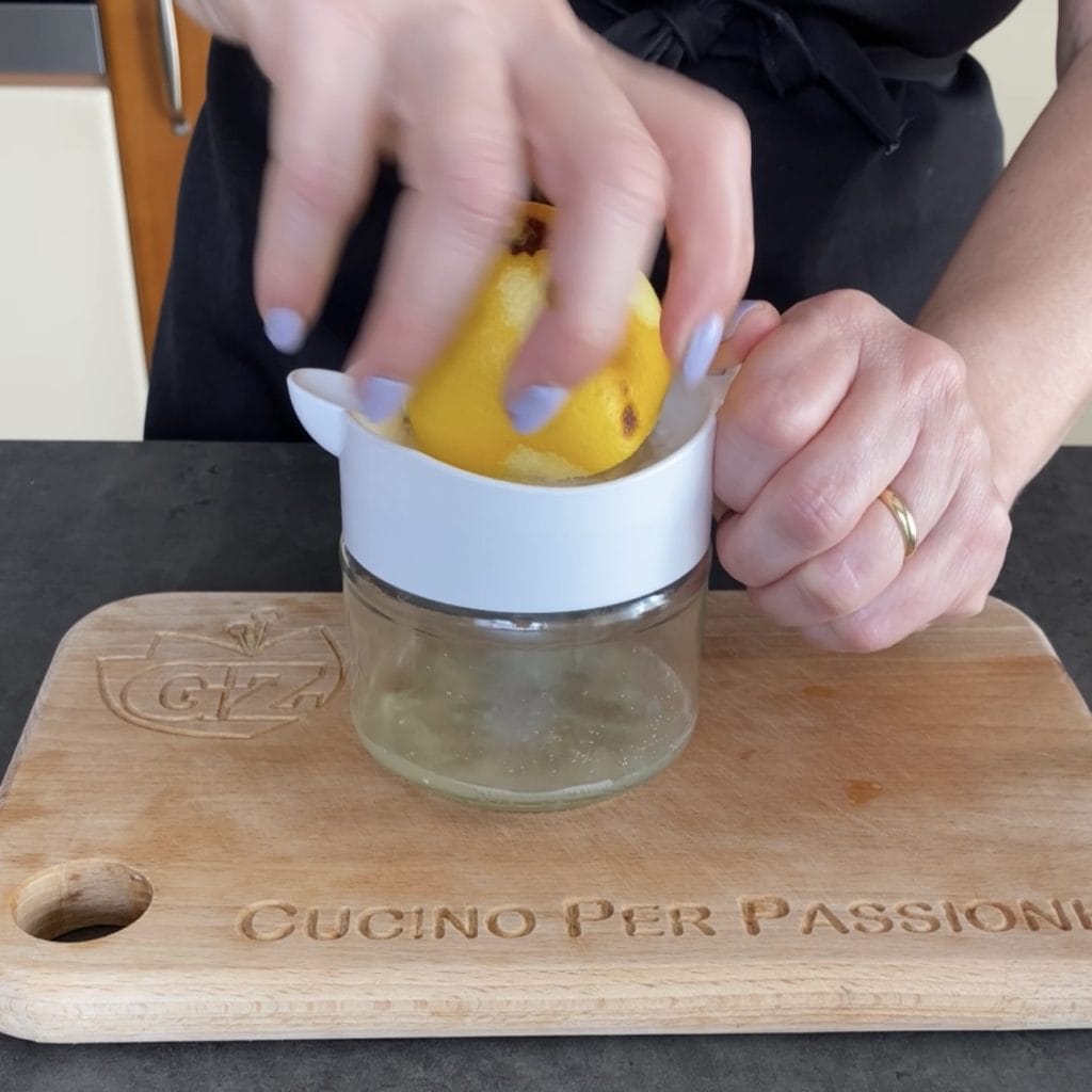 gehaaktrol met tonijnsaus