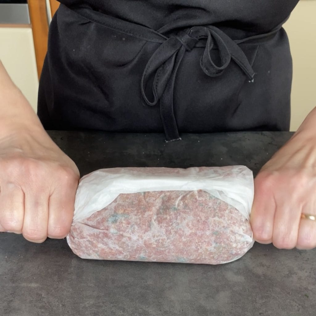 gehaaktrol met tonijnsaus