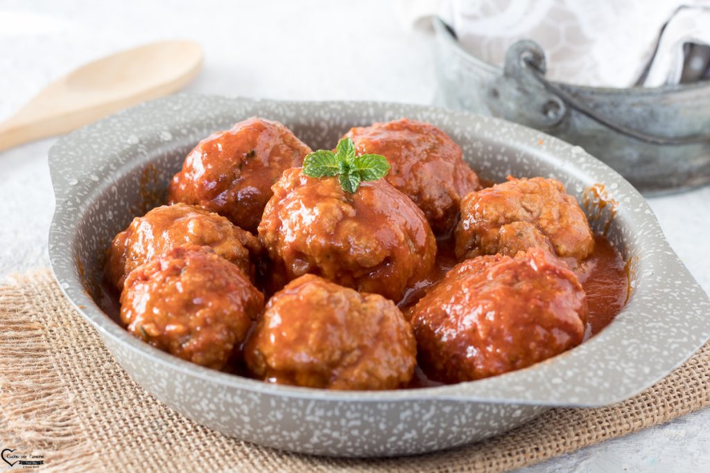 Gehaktballen met gekookte ham