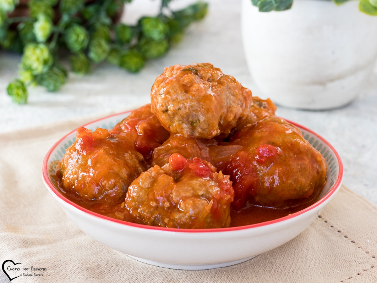 GEHAKTBALLETJES IN SAUS recept van oma