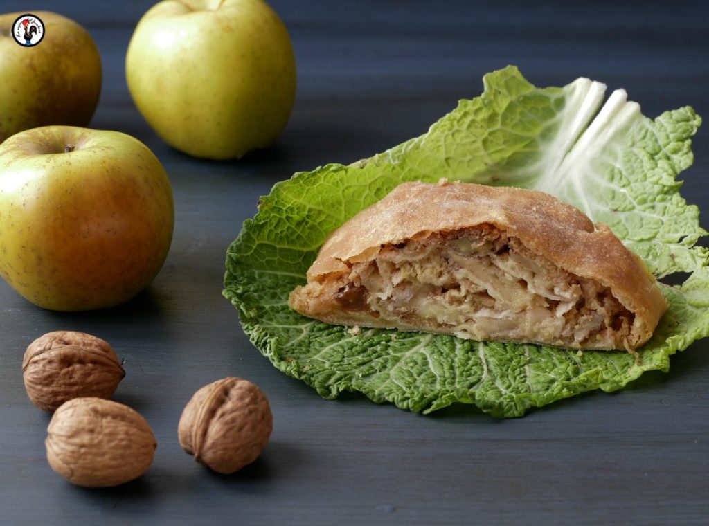 Hartige strudel met appels, savooiekool en camembert