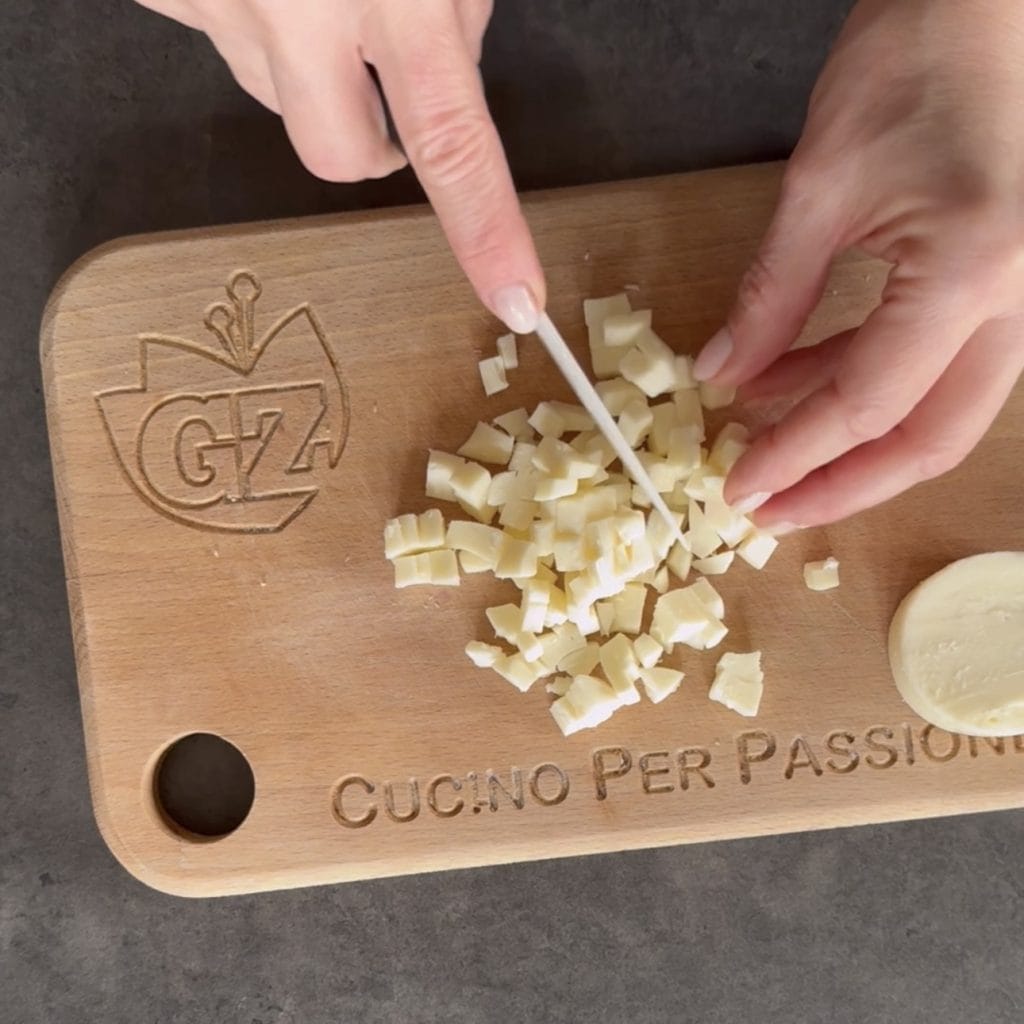 hartige taart met asperges en tonijn