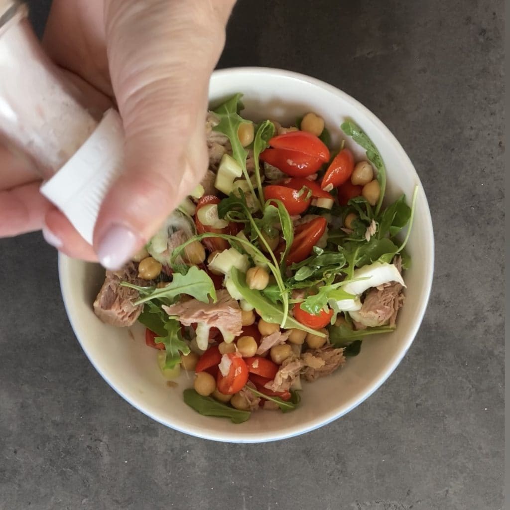 kikkererwtensalade met tonijn en cherrytomaten