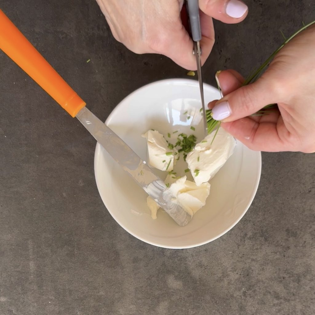 manden van toastbrood met zalm