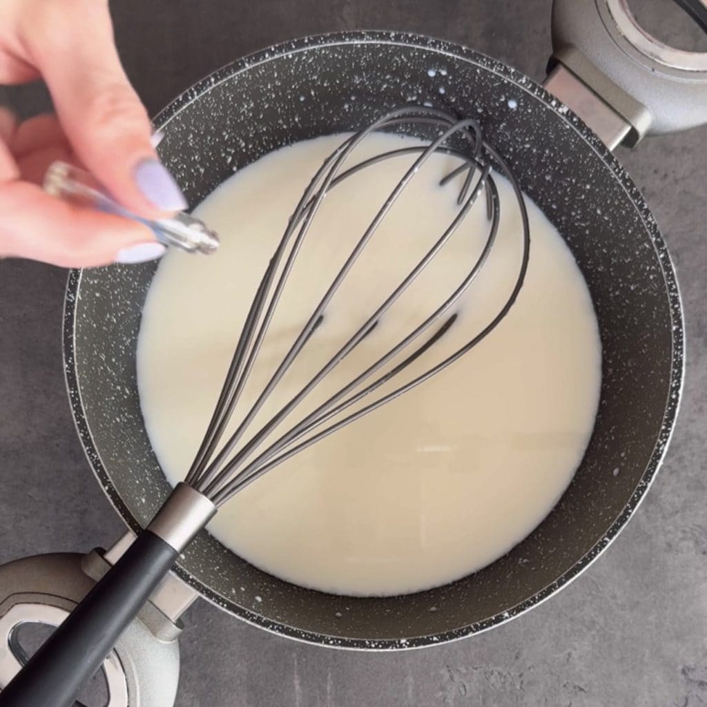 melkpudding met frambozensaus