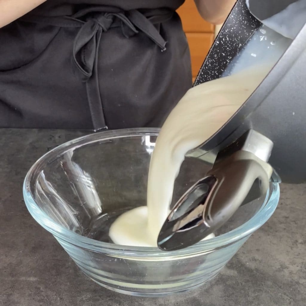 melkpudding met frambozensaus