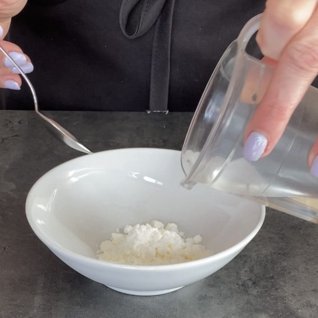 melkpudding met frambozensaus