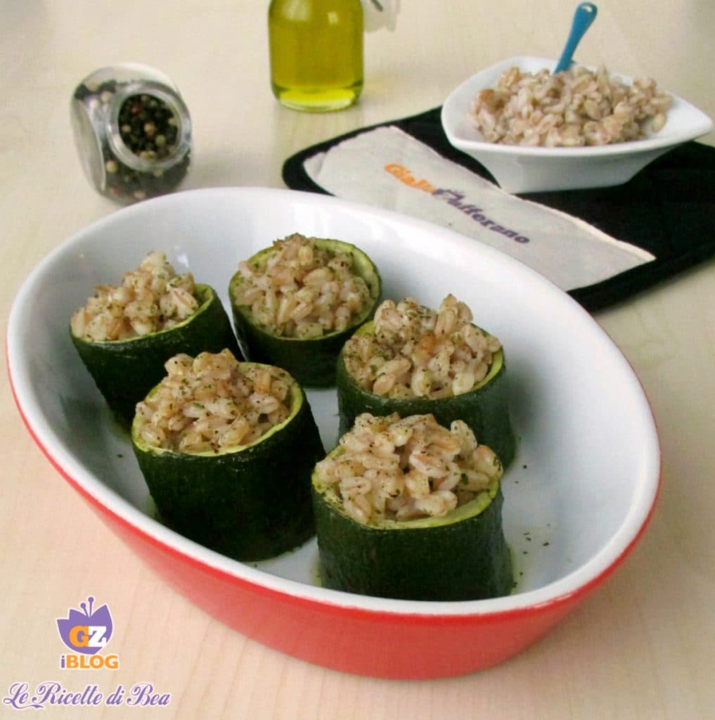 met spelt gevulde courgettes