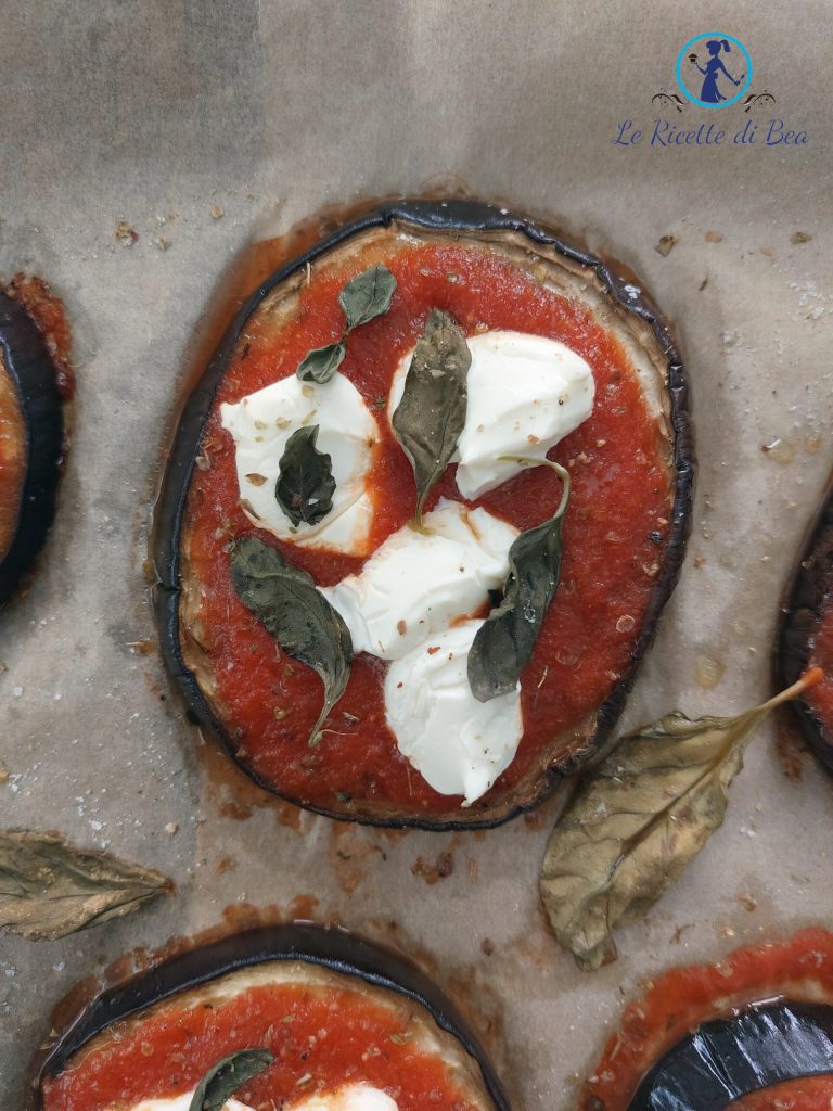 mini pizza's met aubergine uit de oven