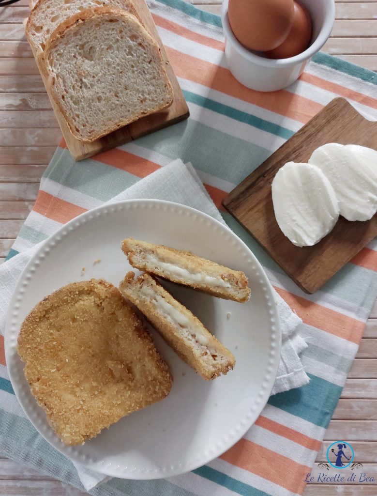 koets in de pan met gesmolten kaas