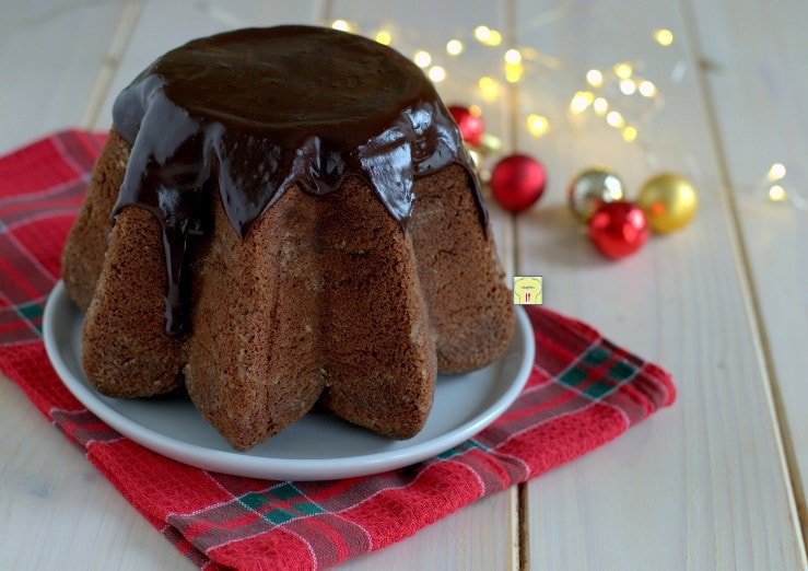 Nep-pandoro met chocolade