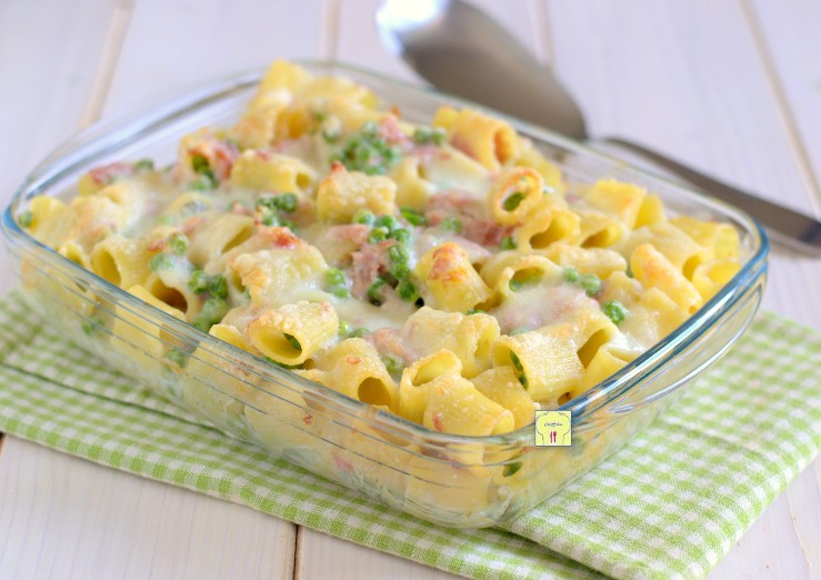 Ovenpasta met ham en erwten