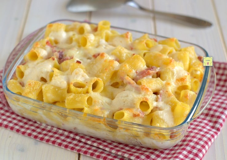 Ovenschotel met spek en gerookte scamorza