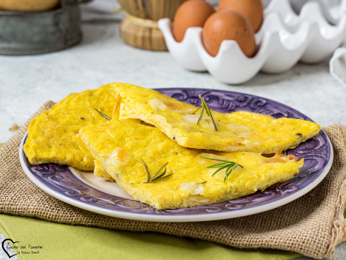 OVENSCHOTEL OMELET MET GERASPTE AARDAPPELEN