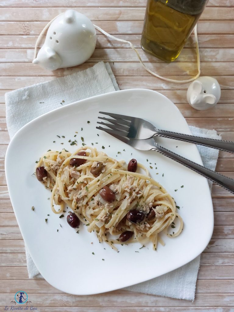 pasta met tonijn en taggiasche olijven