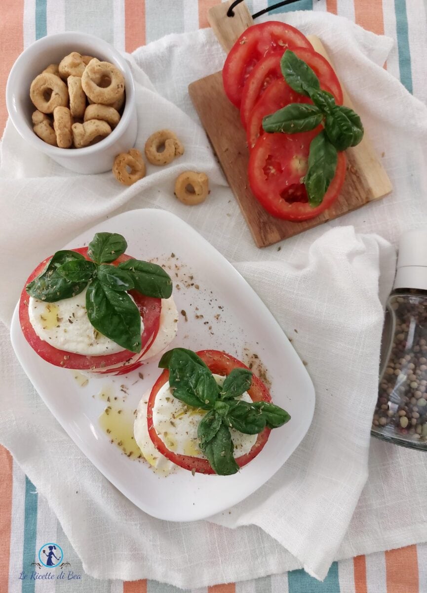 Caprese in toren, niet de gebruikelijke Mozzarella en Tomaat