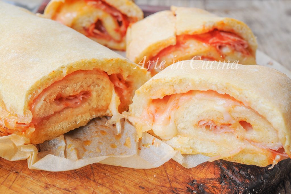 Stromboli gevulde pizza eenvoudig Amerikaans recept vickyart kunst in de keuken