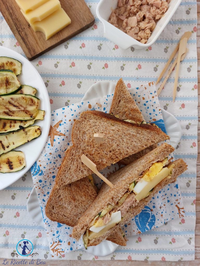 tonijn en courgette sandwiches