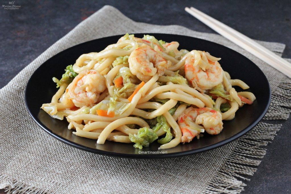 Udon met groenten en garnalen