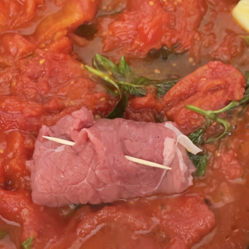 vleesrolletjes in saus