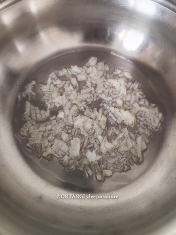 gebakken ui voor risotto met radicchio