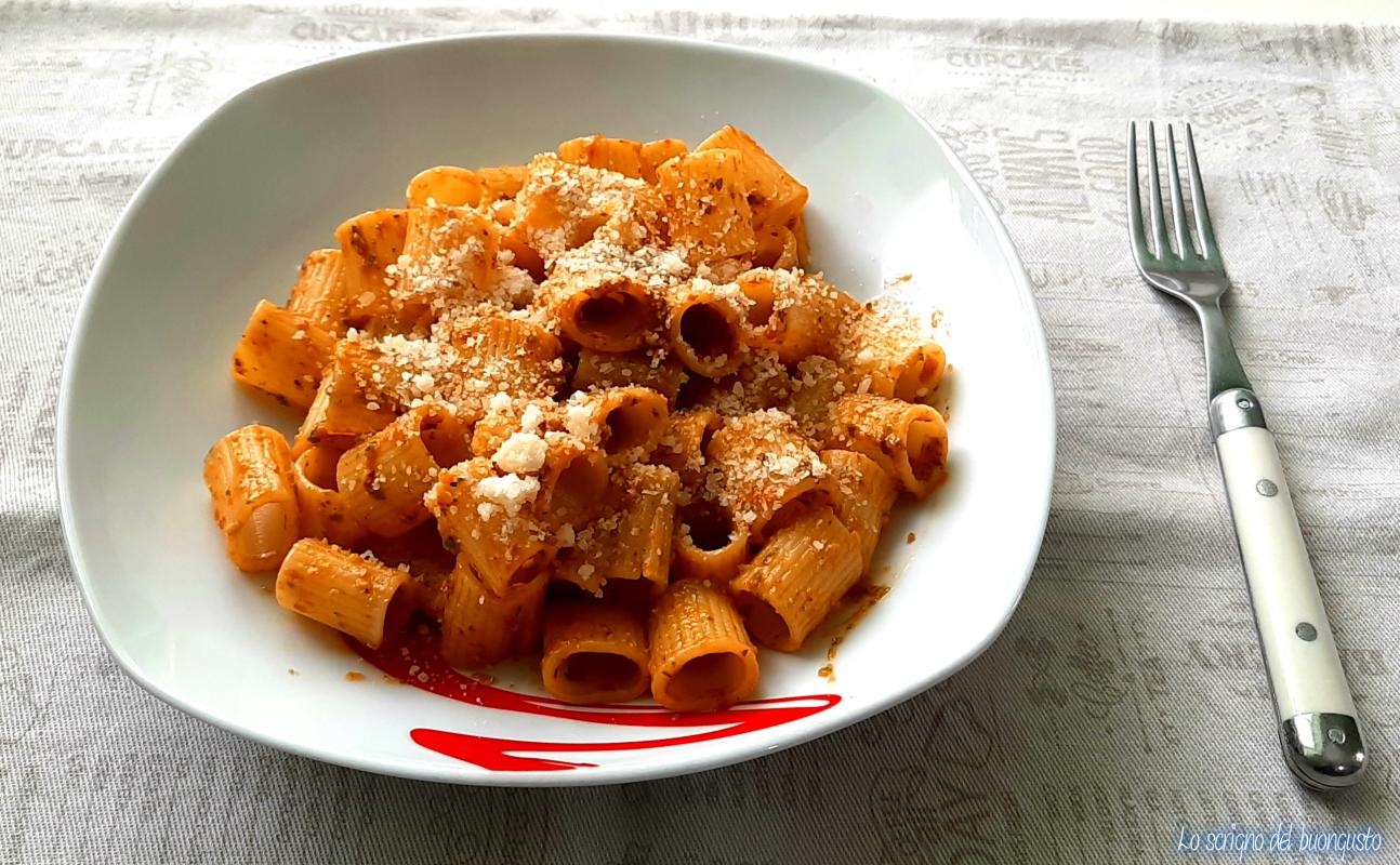 Pasta met paprika pesto