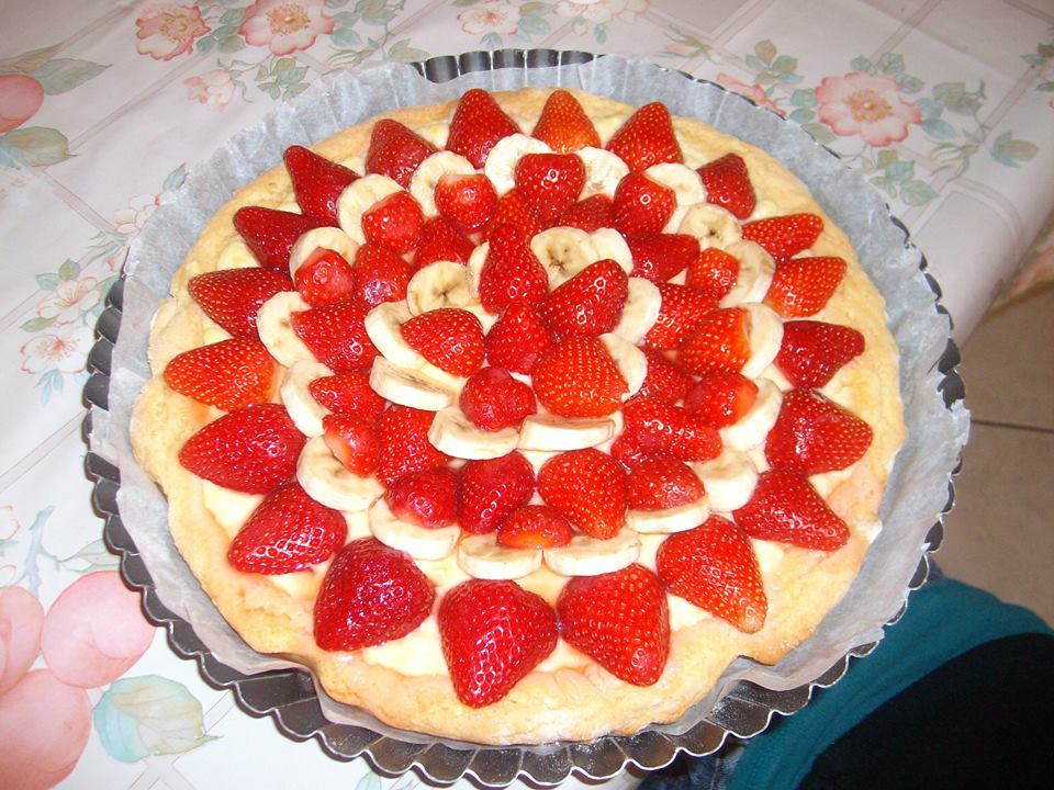 Taart met aardbeien- en bananencrème