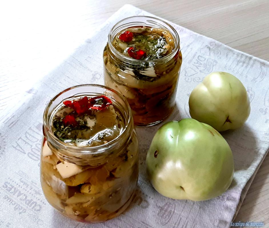 Groene tomaten in olie